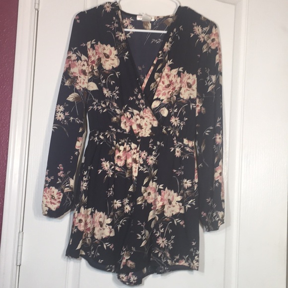 a'gaci Pants - A'GACI floral long sleeve romper